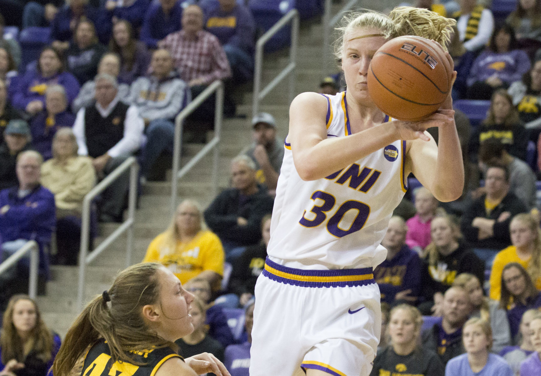 111719kw-uni-womens-basketball-02